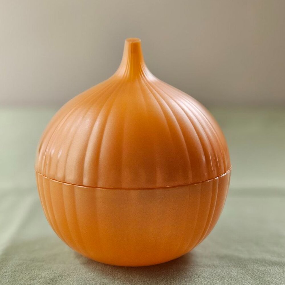 2006 Hutzler Refrigerator Veggie Saver Onion Kitchen Gadget Item No. 59